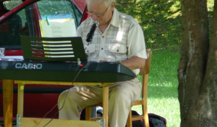 1. fotografia fotogalérie Dôchodcovia pri guláši 2011