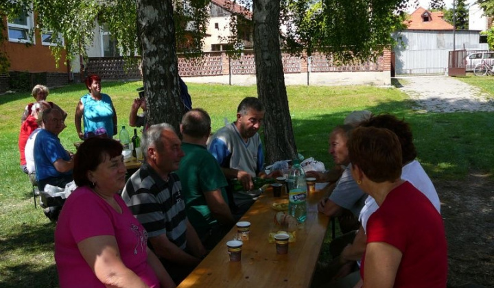 8. fotografia fotogalérie Dôchodcovia pri guláši 2011