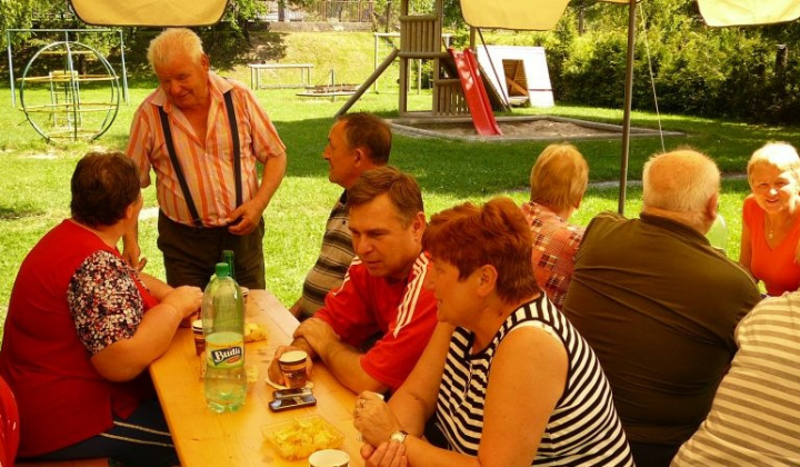 9. fotografia fotogalérie Dôchodcovia pri guláši 2011