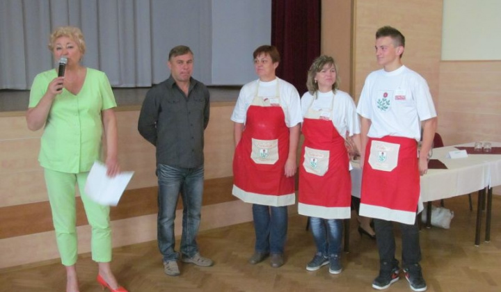 3. fotografia fotogalérie Babka varila a radila