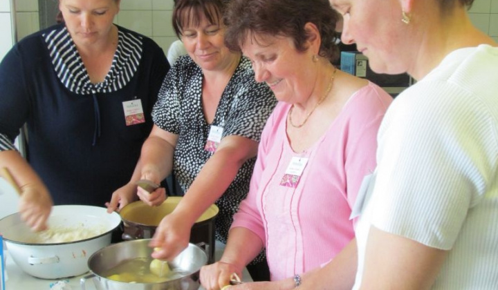 5. fotografia fotogalérie Babka varila a radila