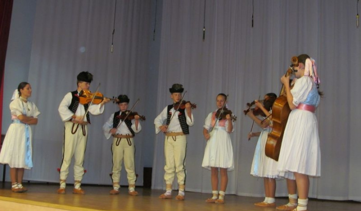 12. fotografia fotogalérie Babka varila a radila