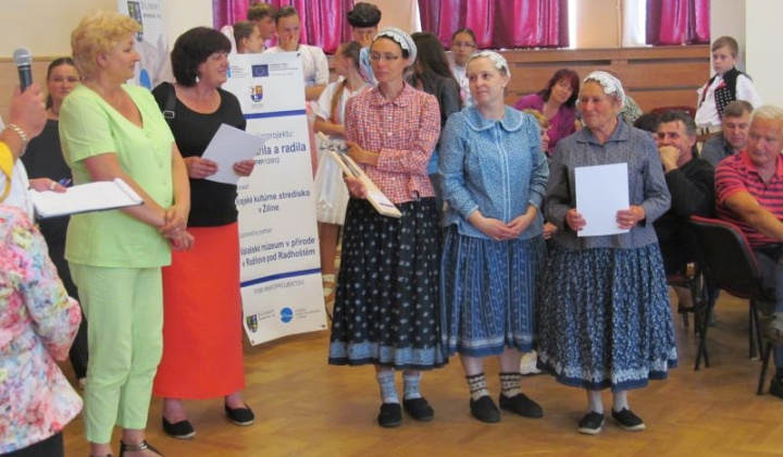 14. fotografia fotogalérie Babka varila a radila