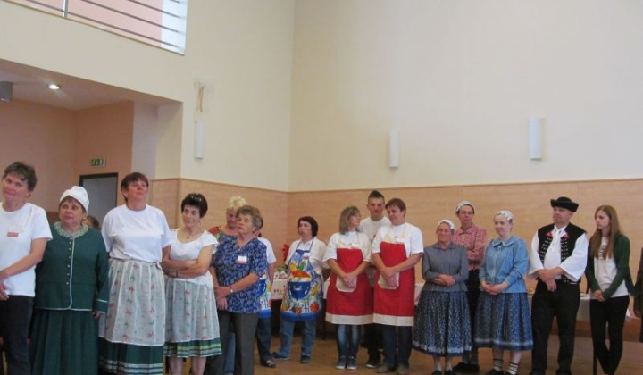 15. fotografia fotogalérie Babka varila a radila