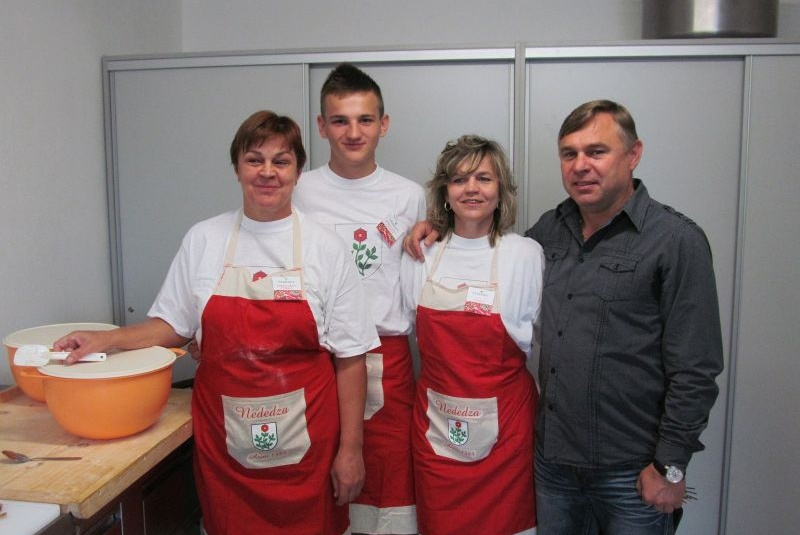 Babka varila a radila