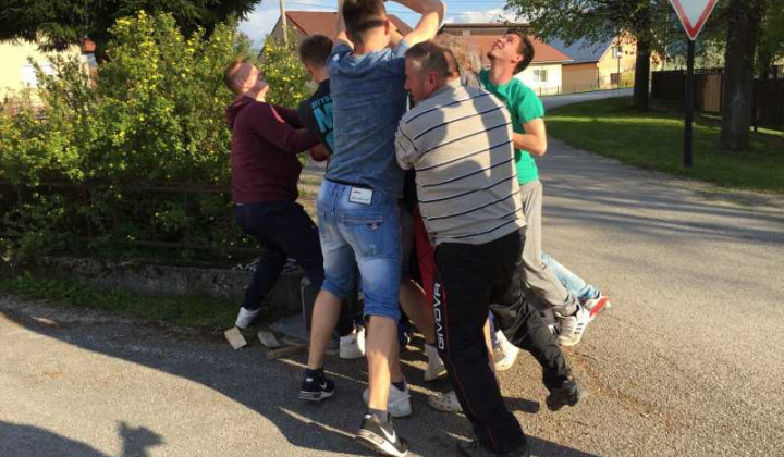 7. fotografia fotogalérie Stavanie mája 30.04.2016