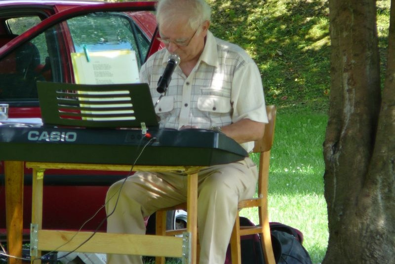 Dôchodcovia pri guláši 2011