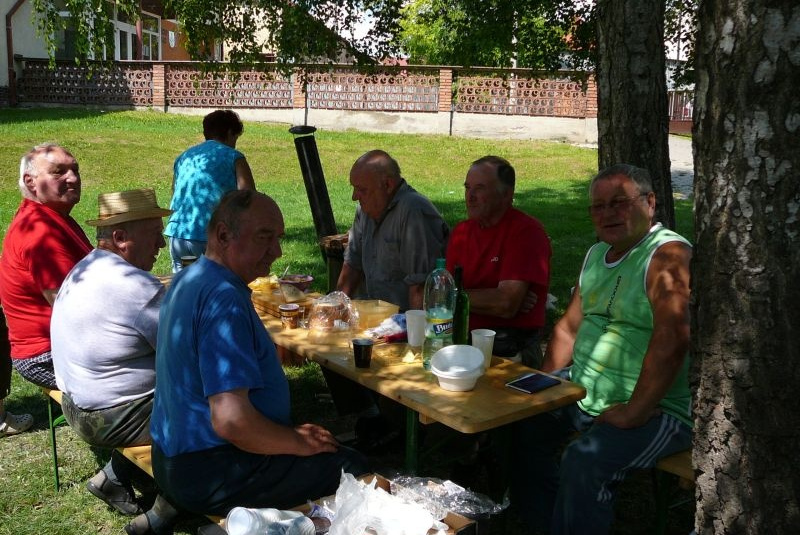 Dôchodcovia pri guláši 2011