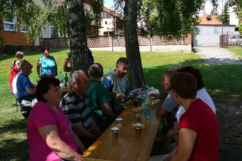 Dôchodcovia pri guláši 2011