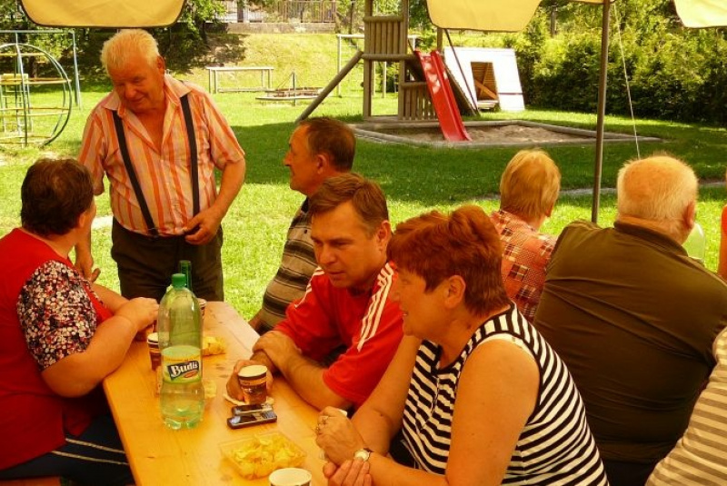 Dôchodcovia pri guláši 2011