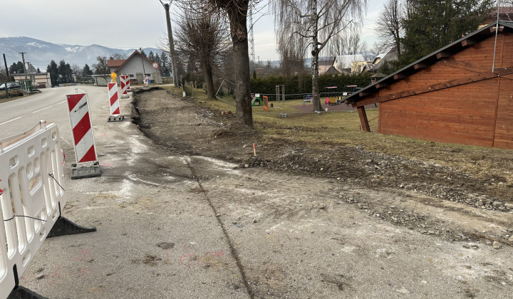 4. fotografia fotogalérie Prerábka centrum obce Nededza 2025