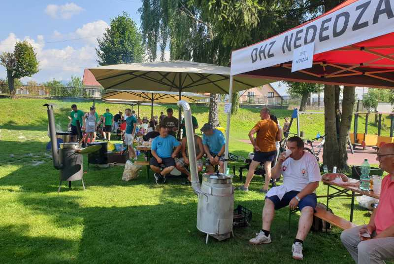 Aktuality / NEDEDZSKÝ KOTLÍK alebo ako sa dá súťažne variť guláš v priateľskej atmosfére - foto