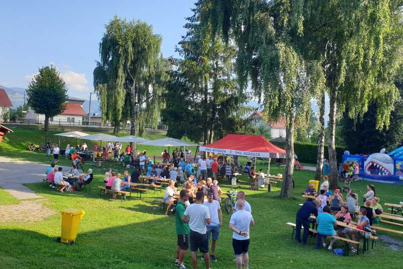 Aktuality / NEDEDZSKÝ KOTLÍK alebo ako sa dá súťažne variť guláš v priateľskej atmosfére - foto