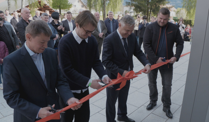 5. fotografia fotogalérie Aktuality / Nededza otvorila nové centrum obce a obyvatelia neskrývali nadšenie - foto