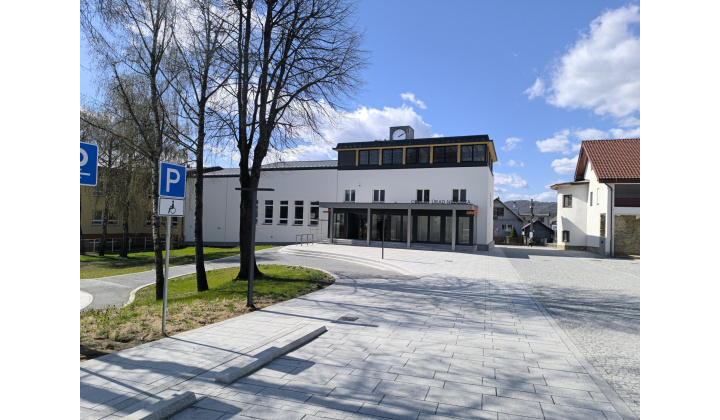 Fotka - Nededza otvorila nové centrum obce a obyvatelia neskrývali nadšenie